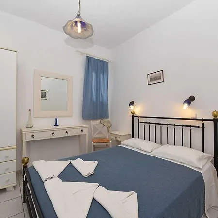 9 Muses * Vari (Syros)